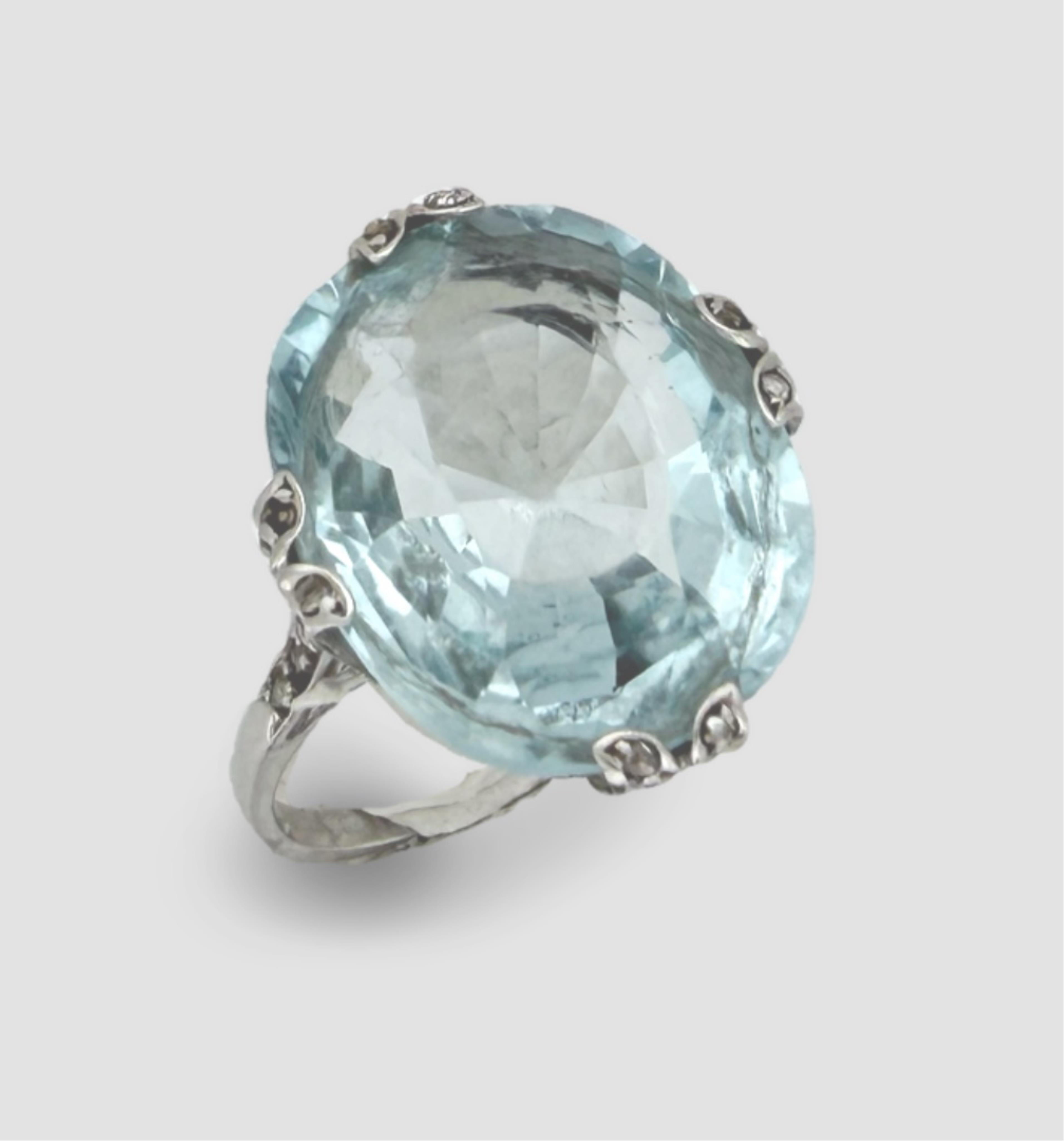 An attractive Belle Epoque aquamarine and diamond ring, early 20th century